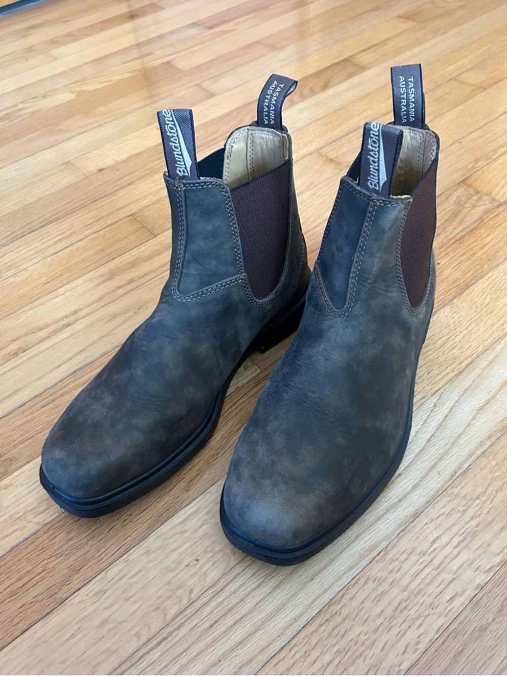 Blundstone Australian Size 8 in Rustic Brown ,US Men Size 9 ,US women size 11